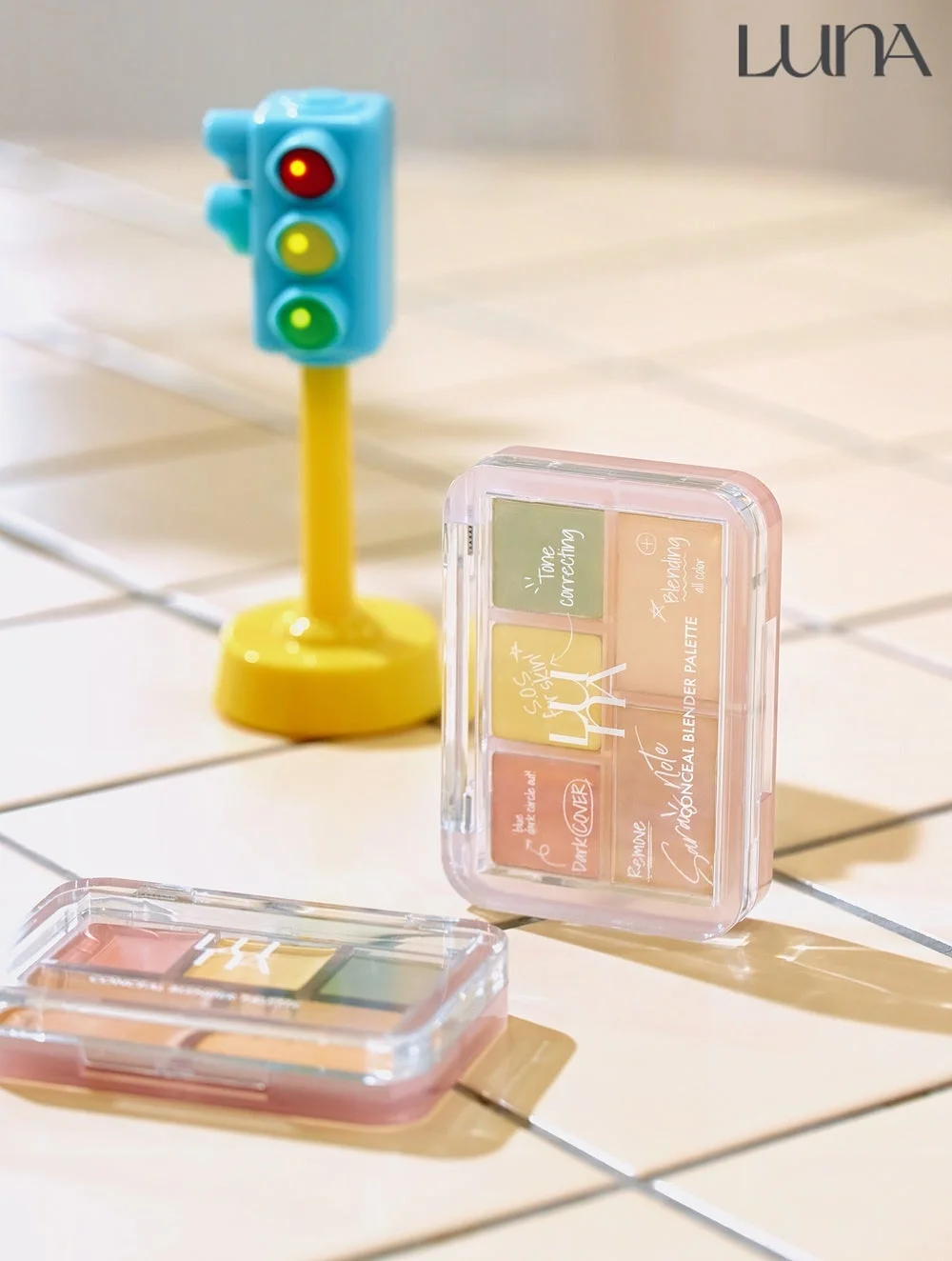 LUNA コンシールブレンダーパレットと信号ポーチ