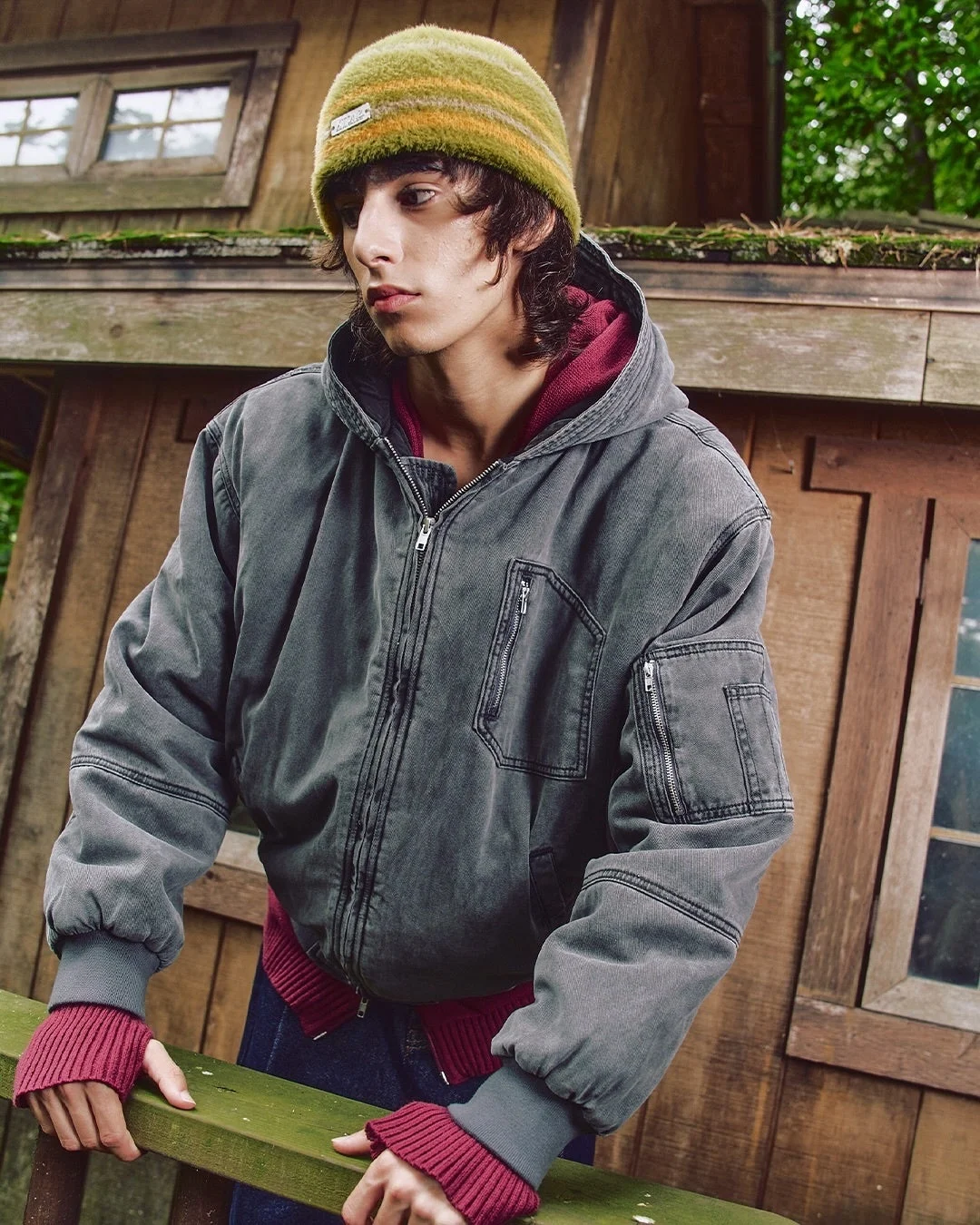 XTONZのアイテムを着用したモデル