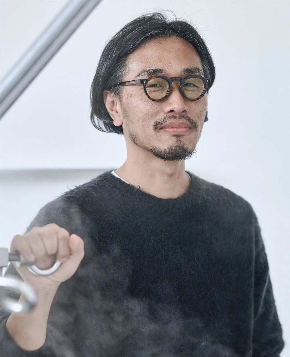 眼鏡をかけたアジア人男性のポートレート