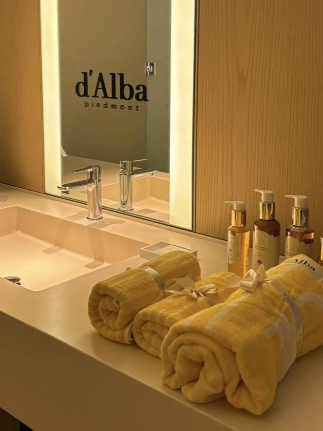 ホテルの洗面台にd'Albaアメニティ