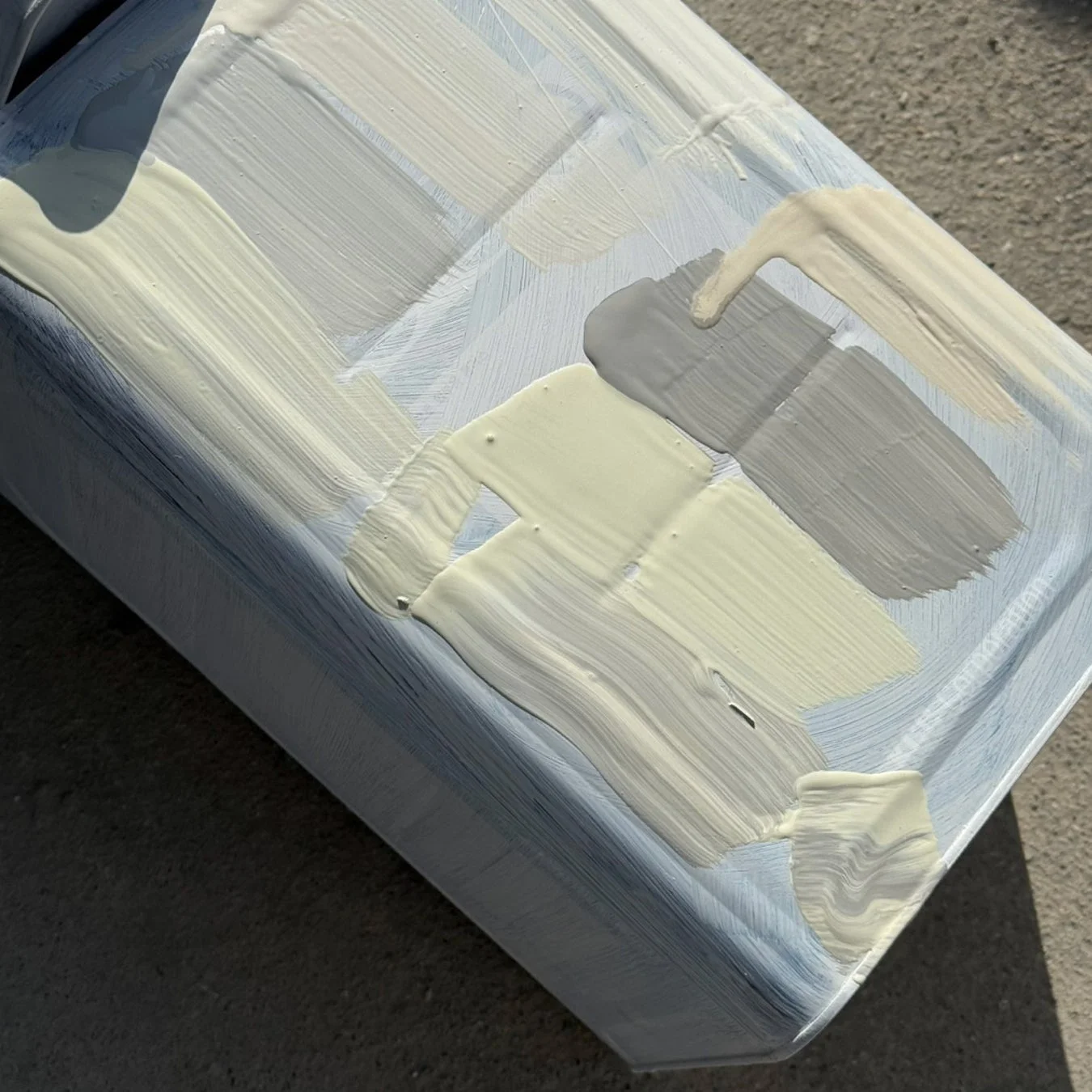 淡い色の塗料見本