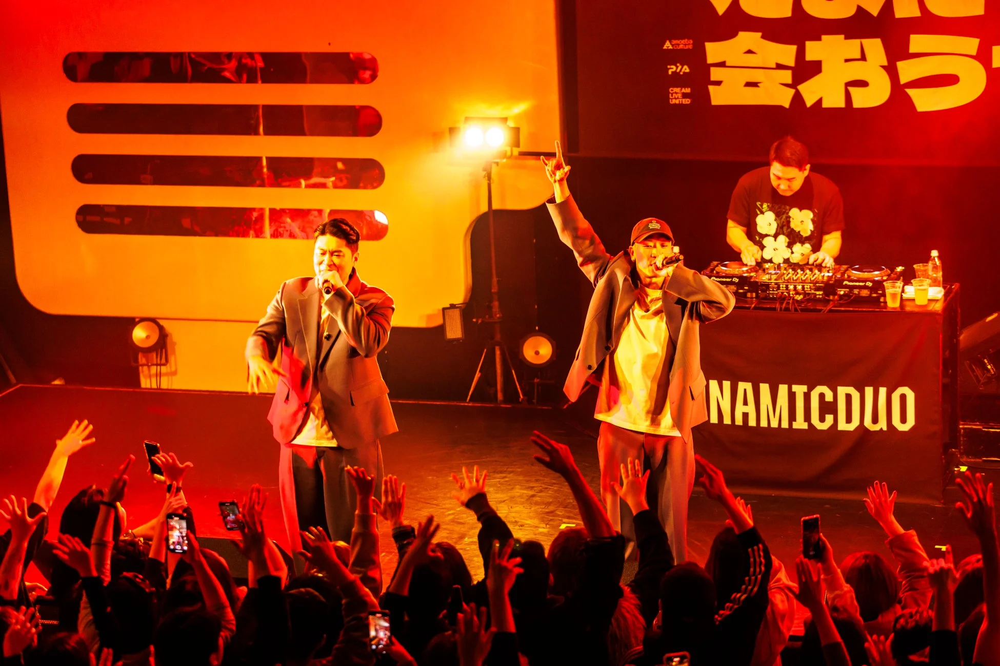 ライブステージ