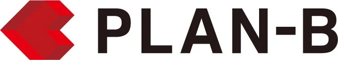 PLAN-Bという文字と、左側に赤い幾何学的な図形が配置されたロゴマーク