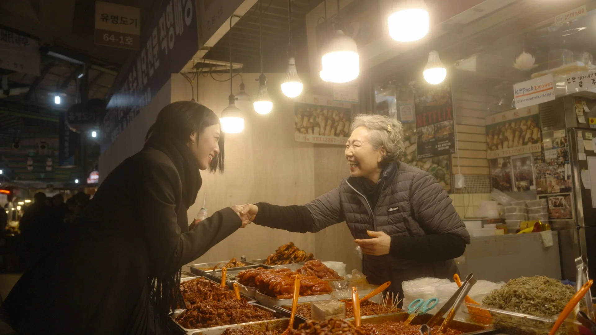 三吉彩花の歩き方in韓国