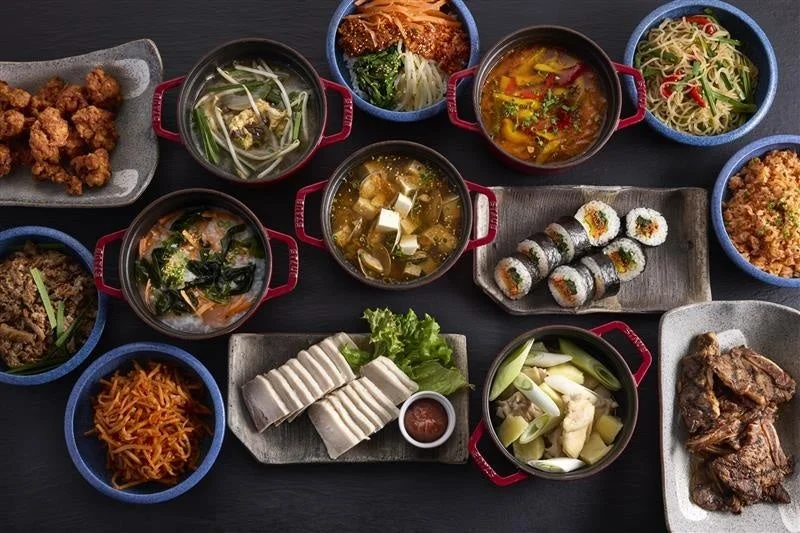 韓国料理のブッフェの様子