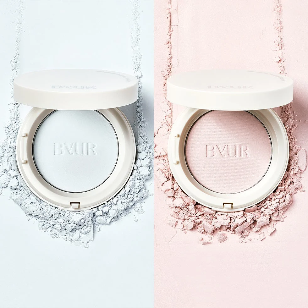 白とピンクのコンパクトパウダー