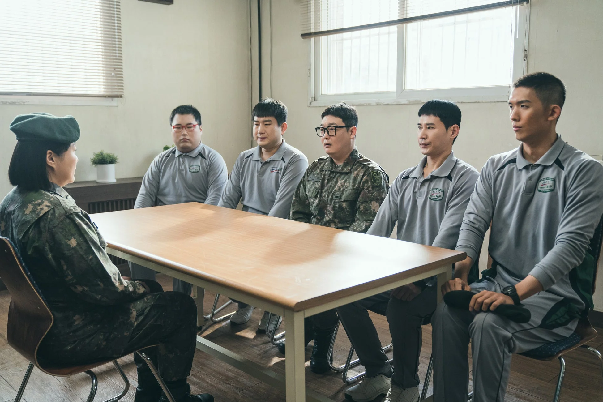 会議を行う軍人たち